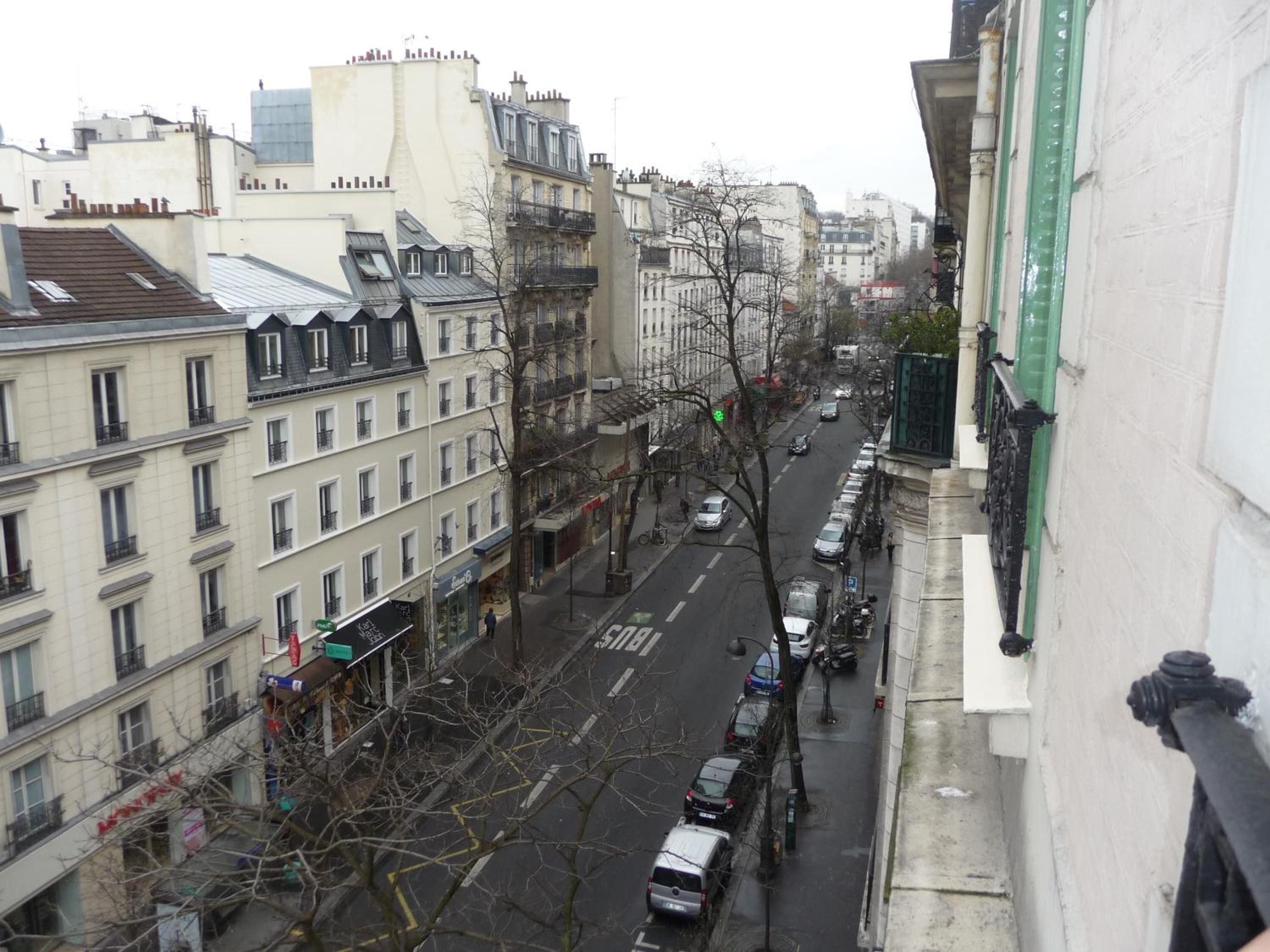 Hotel Des Buttes Chaumont 2*