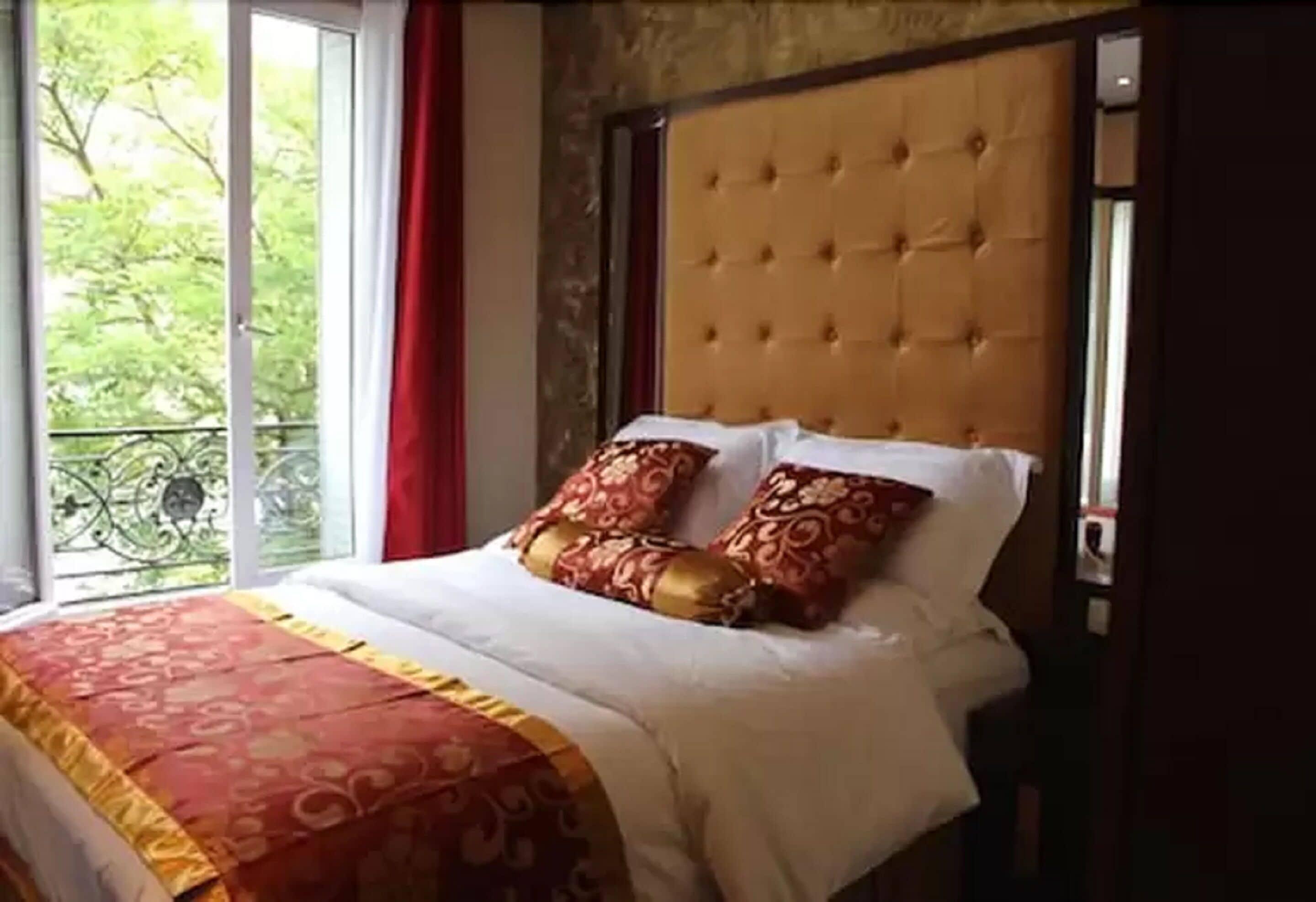 Hotel Des Buttes Chaumont Parigi