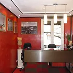 Des Buttes Chaumont Hotel 2*