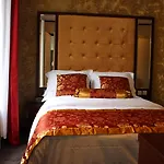 Hotel Des Buttes Chaumont Paris