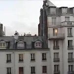 Hotel Des Buttes Chaumont 2*