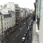 Hotel Des Buttes Chaumont 2*
