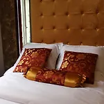 Hotel Des Buttes Chaumont 2*