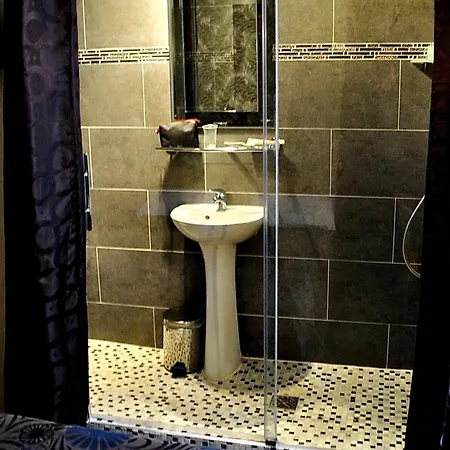 Des Buttes Chaumont Hotel 2*