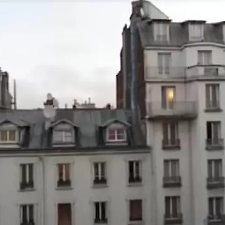 Hotel Des Buttes Chaumont 2*