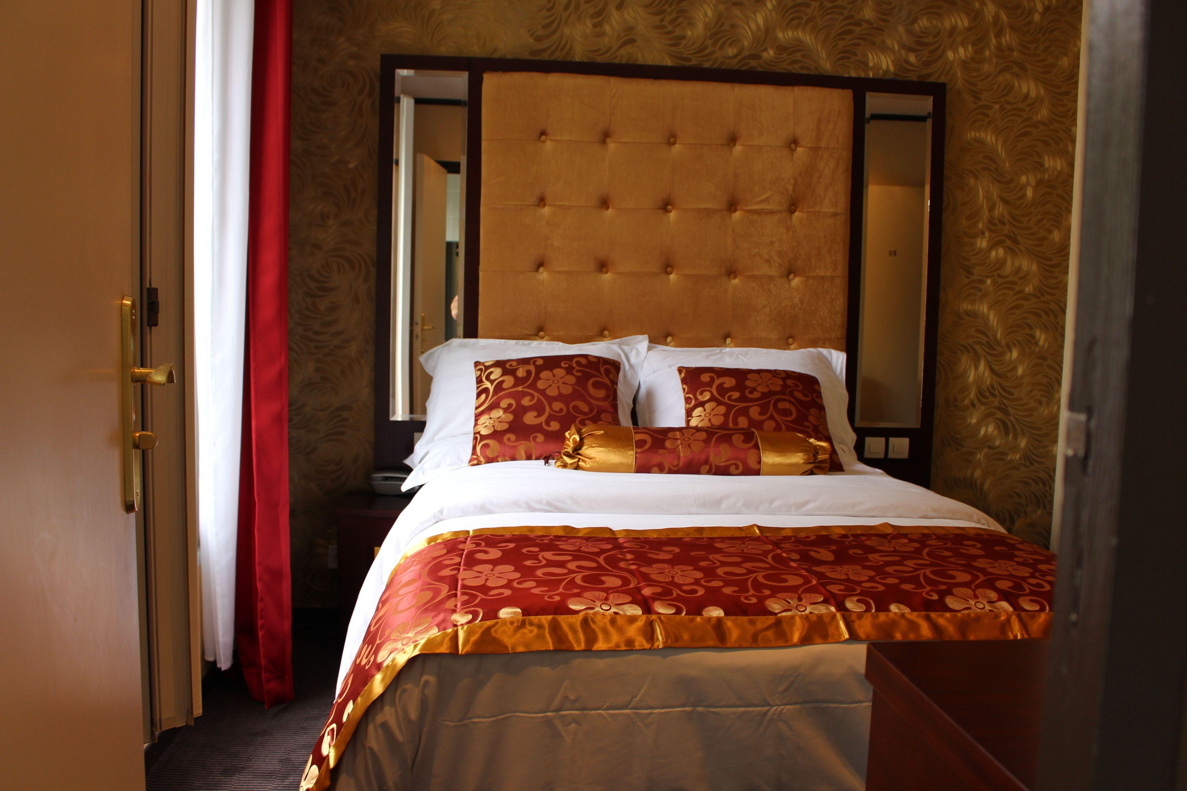 Hotel Des Buttes Chaumont Paris