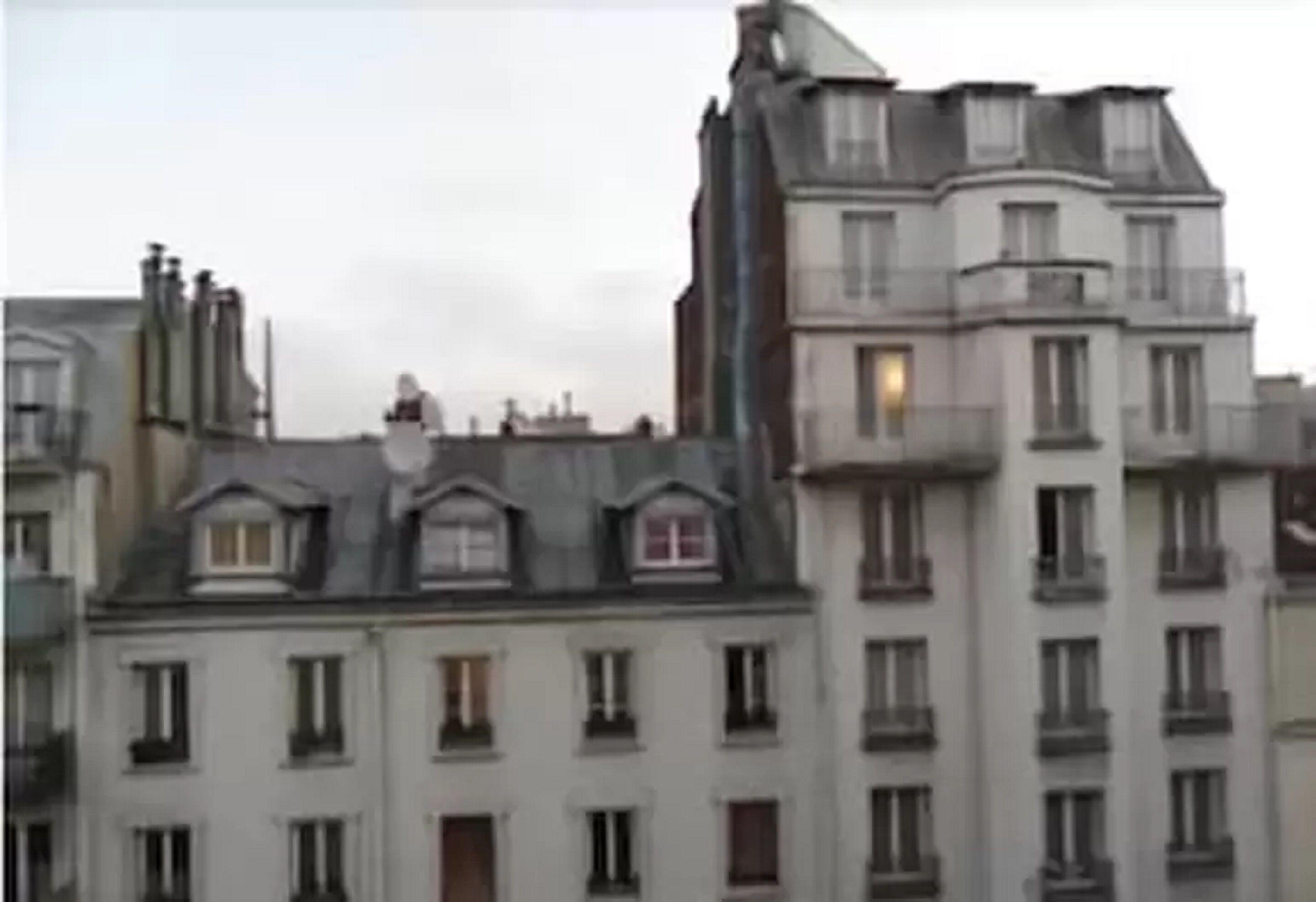 Hotel Des Buttes Chaumont 2*