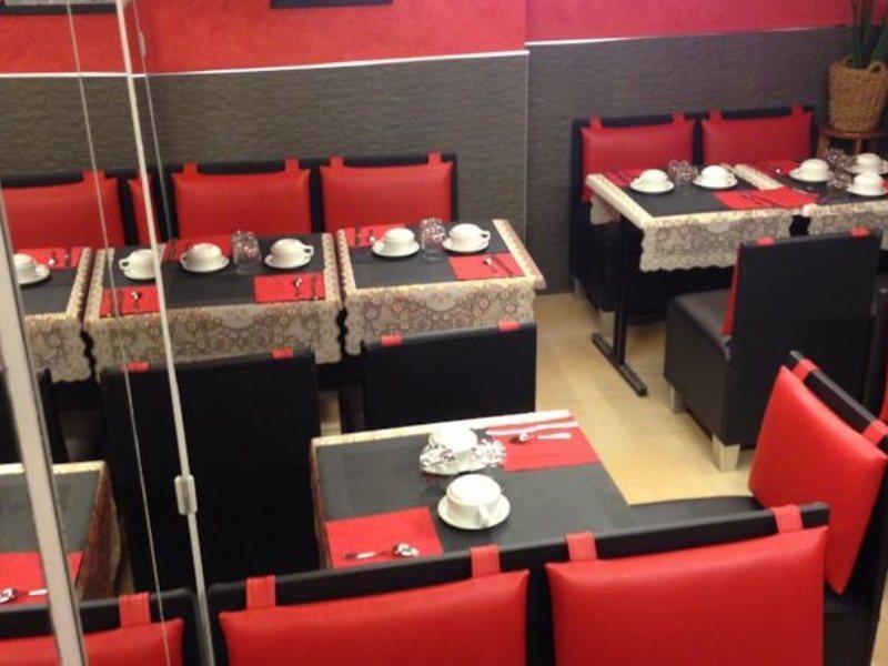 Hotel Des Buttes Chaumont 2*