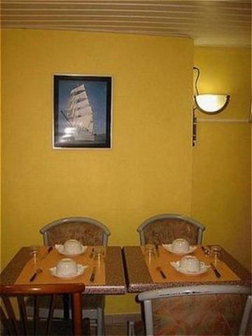 Hotel Des Buttes Chaumont Paris