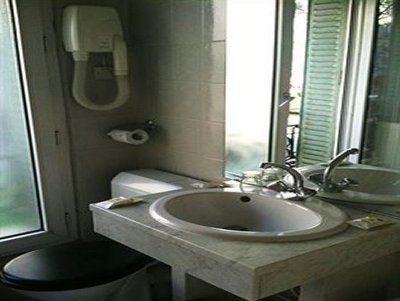 Des Buttes Chaumont Hotel 2*